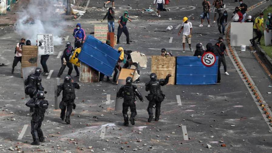 Trece días de protesta dejan 42 muertos en una Colombia en shock por la represión Trece días de protesta dejan 42 muertos en una Colombia en shock por la represión