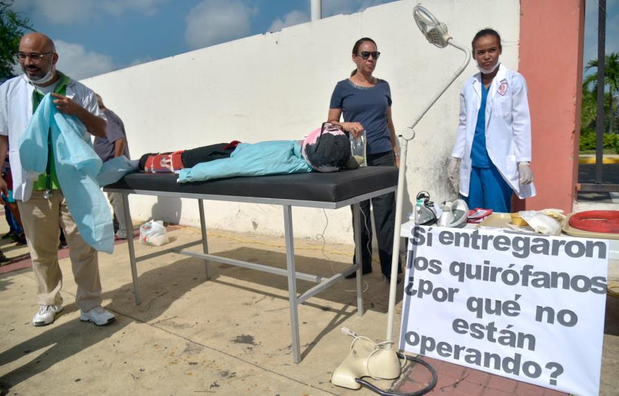 Por falta de quirófanos pacientes de hospital infantil de Santiago esperan años por una cirugía 