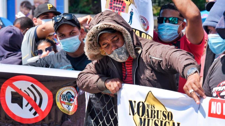 Instaladores de música protestan frente al Palacio Nacional Instaladores de música protestan frente al Palacio Nacional