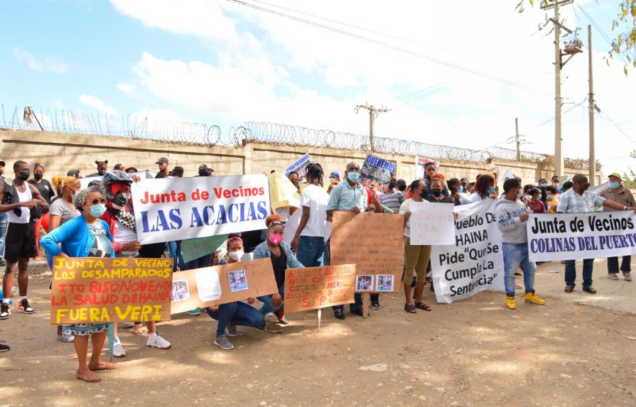 Protestan en Haina contra fábrica recicladora de baterías Veri