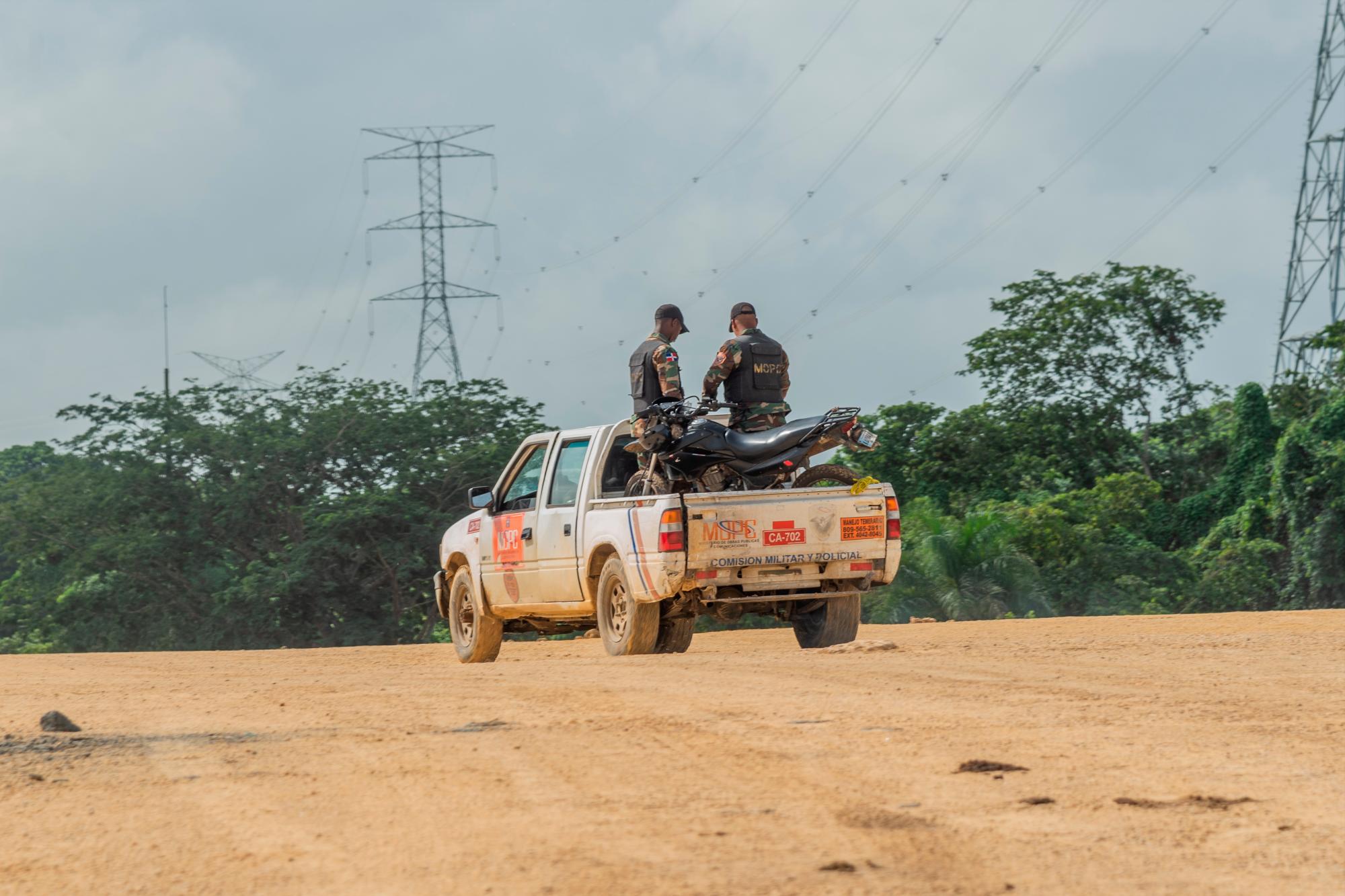 Militares se marchan del lugar de protesta(Eddy Vittini)