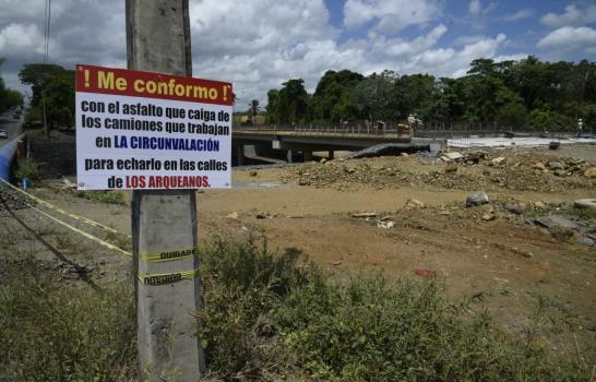 Sector Los Arqueanos, en Santo Domingo Norte, demandan arreglo de calles