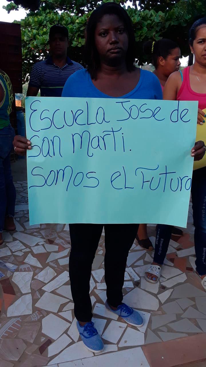 Los padres indican que no aguantan la situación y no quieren que sus hijos continúen perdiendo clases.   