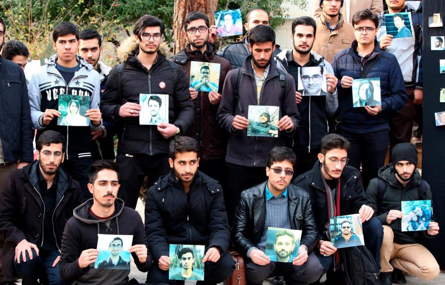 Los estudiantes protestan contra el régimen iraní tras el derribo del avión