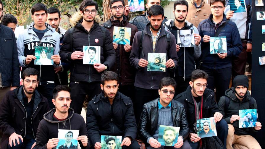 Los estudiantes protestan contra el régimen iraní tras el derribo del avión