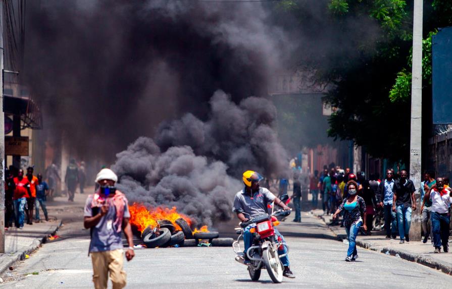 Cientos de haitianos protestan contra referéndum para la nueva Constitución