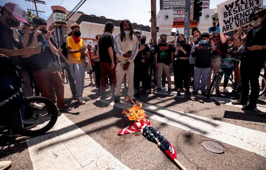 Más de 500 detenidos en Los Ángeles en protestas por muerte de afroamericano