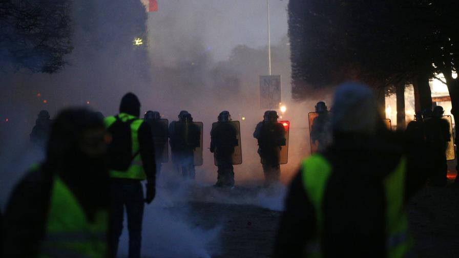 La violencia transforma la protesta contra el alza de impuestos en Francia La violencia transforma la protesta contra el alza de impuestos en Francia