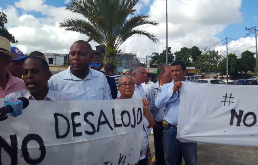 Comunitarios vuelven a protestar contra la construcción de terminal de autobuses 