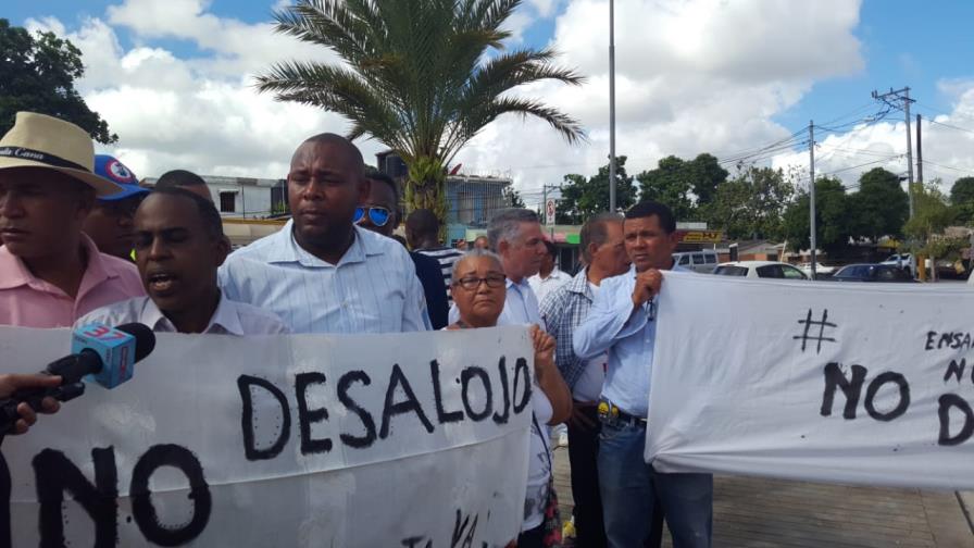 Comunitarios vuelven a protestar contra la construcción de terminal de autobuses Comunitarios vuelven a protestar contra la construcción de terminal de autobuses