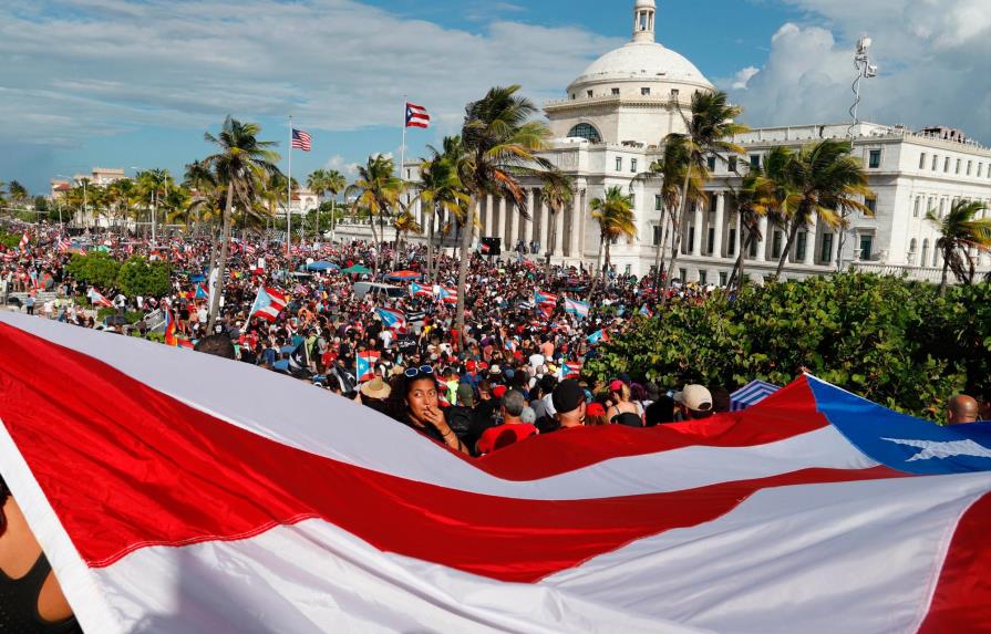 Puertorriqueños en Nueva York exigen la renuncia del gobernador de la isla