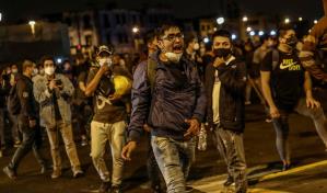 Entre protestas, Manuel Merino jura como presidente de Perú