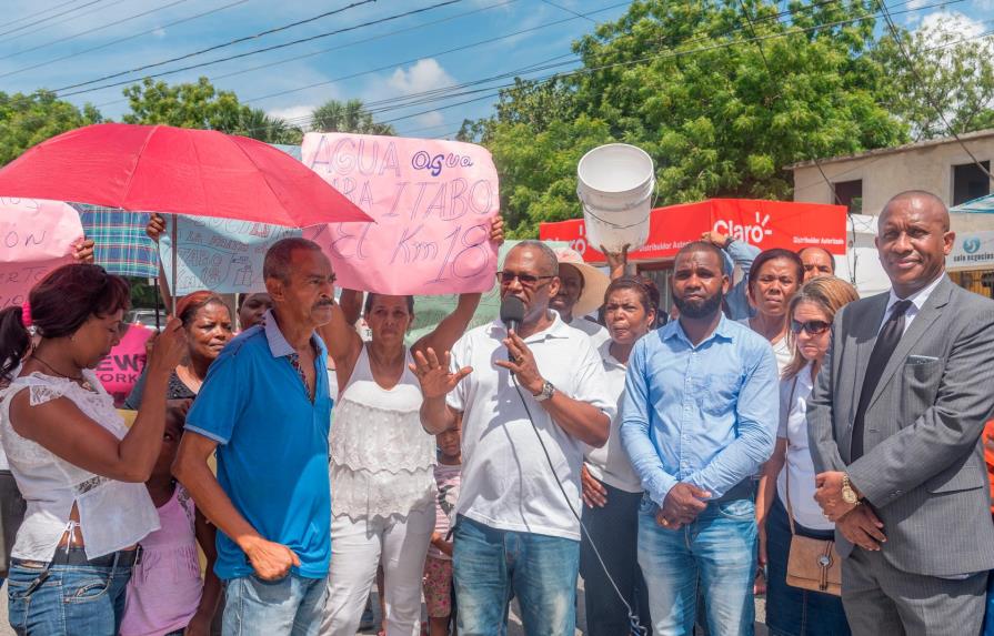 En Haina protestan por agua y energía eléctrica
