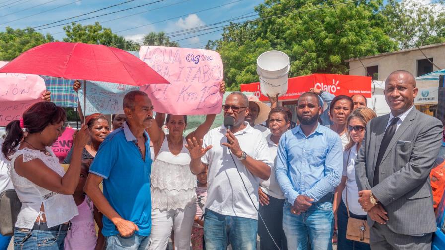 En Haina protestan por agua y energía eléctrica