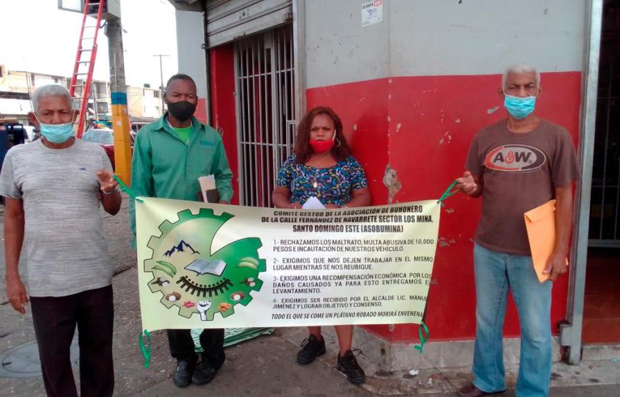 Vendedores y buhoneros de Los Mina piden ser resarcidos económicamente y reubicados