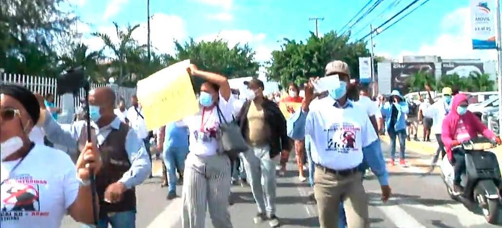 Protestan contra la Policía Nacional y fiscal de San Pedro de Macorís