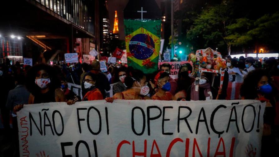 Miles protestan contra el racismo y la violencia policial en Brasil