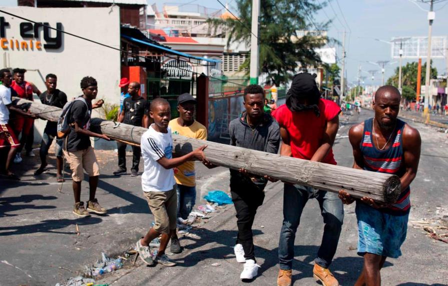 Tímidas protestas en Haití para que EE.UU. retire su apoyo a presidente Moise