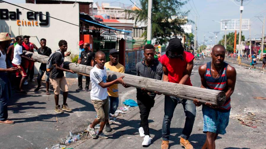 Tímidas protestas en Haití para que EE.UU. retire su apoyo a presidente Moise Tímidas protestas en Haití para que EE.UU. retire su apoyo a presidente Moise