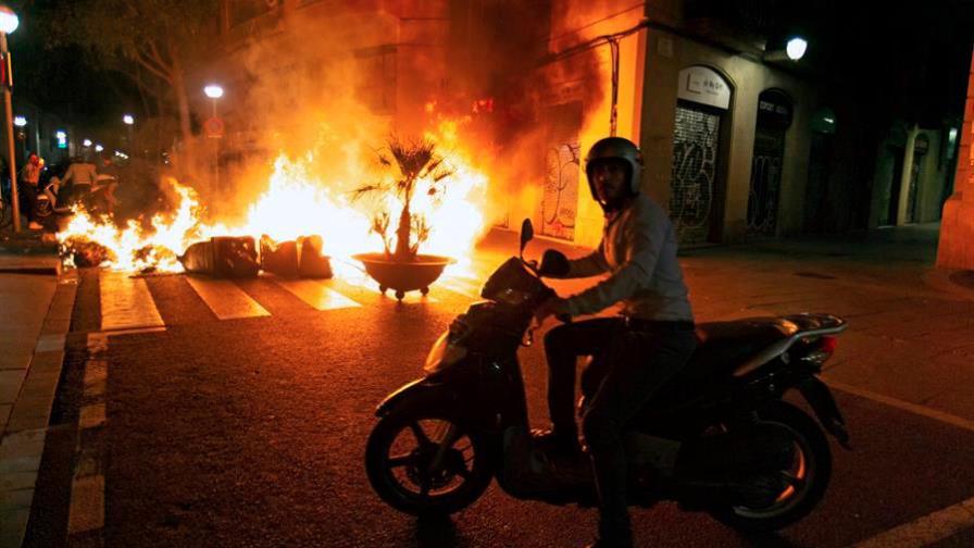 La condena de la violencia divide a Gobierno español y autoridades catalanas La condena de la violencia divide a Gobierno español y autoridades catalanas