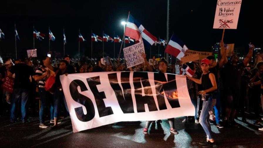 Manifestantes se retiran  de la JCE, pero advierten que volverán con más fuerza