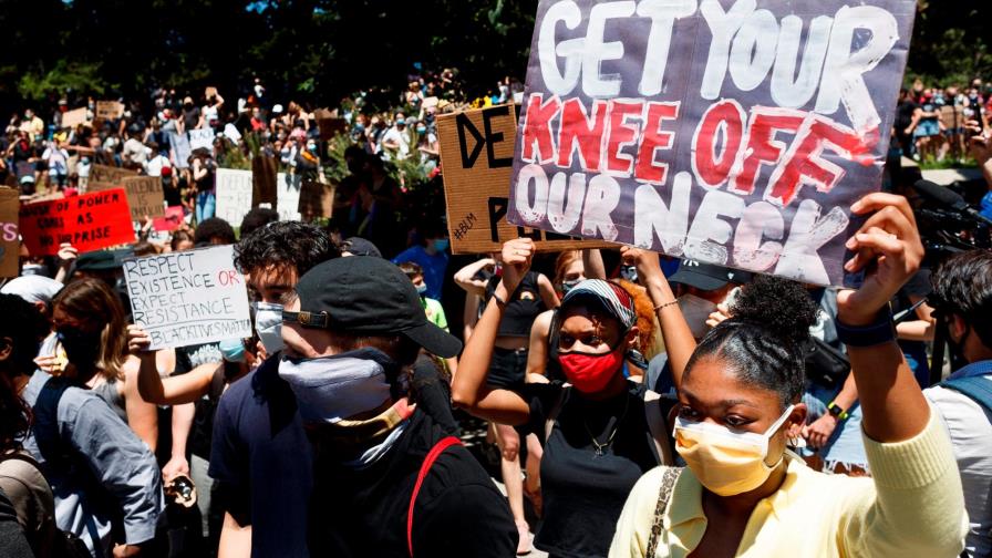 EE.UU. se mira en su espejo roto