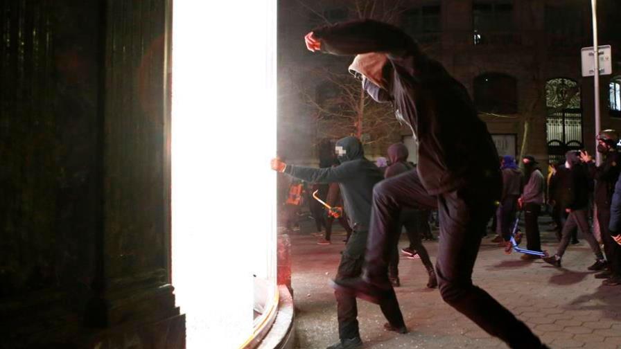 Las protestas por Pablo Hasel derivan en saqueos en el centro de Barcelona