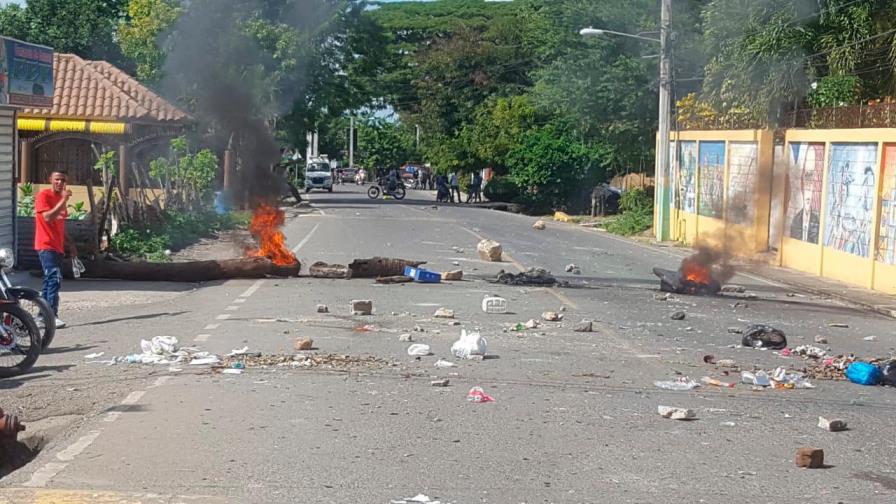 Protestas en comunidad de San Víctor por apresamiento de mujer y su hijo en celebración de Navidad Protestas en comunidad de San Víctor por apresamiento de mujer y su hijo en celebración de Navidad
