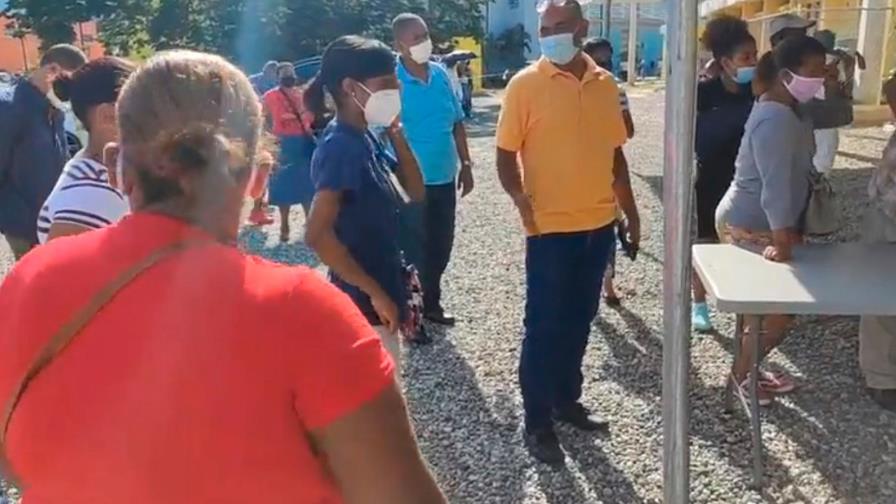 Madrugan, les hablan mal y  no les hacen las pruebas del COVID-19