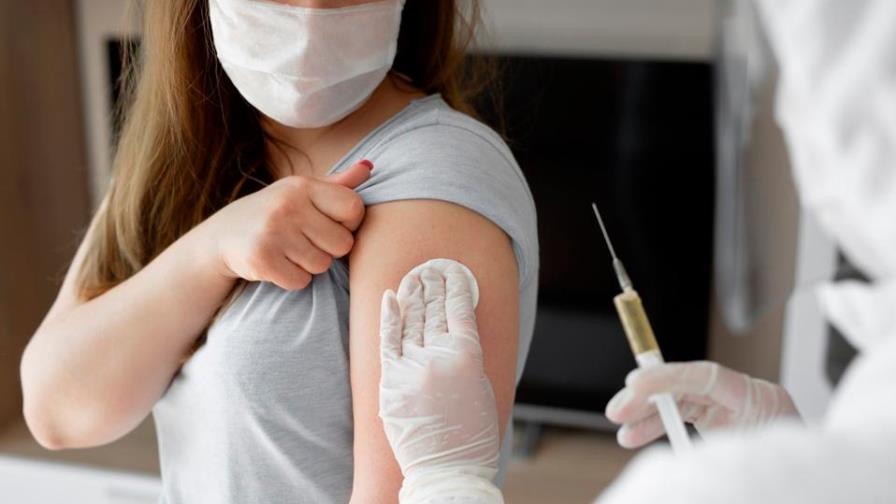 Moderna comienza a probar su vacuna contra la COVID-19 en adolescentes Moderna comienza a probar su vacuna contra la COVID-19 en adolescentes