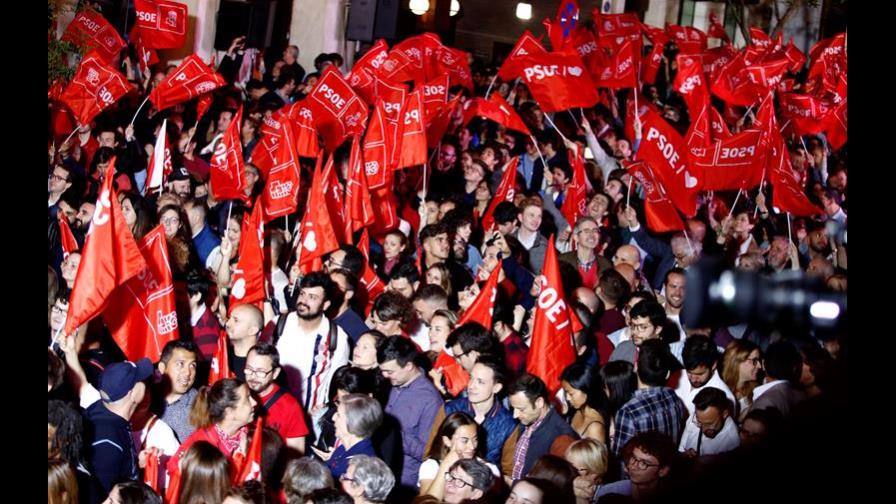 Socialistas ganan en España pero necesitarán pactar para gobernar