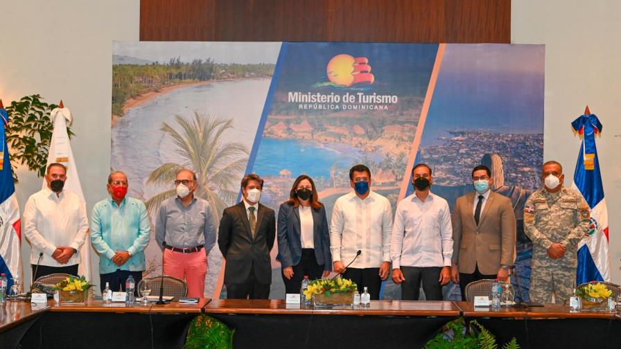 Aplicarán más de 150 mil vacunas Pfizer para reforzar inmunidad de trabajadores turísticos Aplicarán más de 150 mil vacunas Pfizer para reforzar inmunidad de trabajadores turísticos