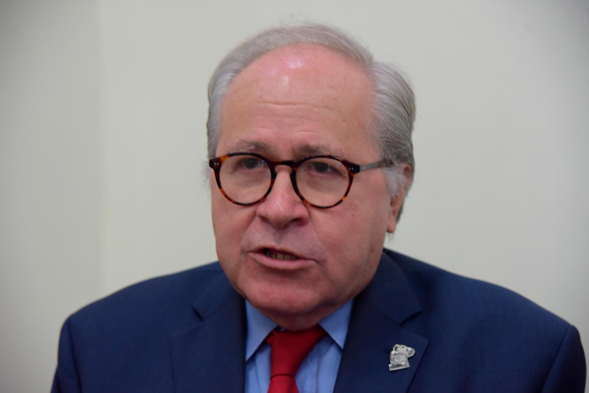 Marco Antonio Rigau, presidente.