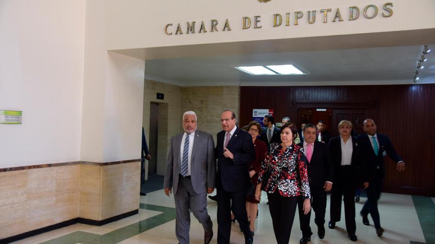 Congreso remitirá actas a la Junta. Partidos piden reapertura debates