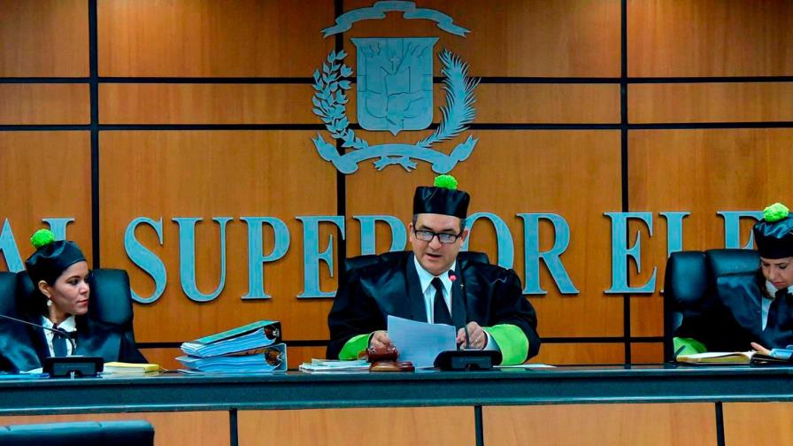 TSE rechaza demanda de González Espinosa para anular fusión entre la Fuerza del Pueblo y el PTD TSE rechaza demanda de González Espinosa para anular fusión entre la Fuerza del Pueblo y el PTD