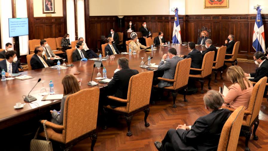 Medina trata apertura de la economía con empresarios, sindicalistas y las iglesias