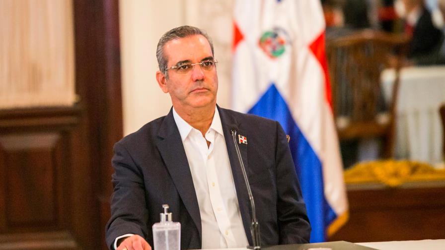 Senadores PRM en chismes por barrilito; Abinader media