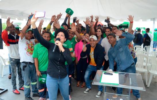 Industrias San Miguel celebra la mujer educando para disminuir la violencia masculina Industrias San Miguel celebra la mujer educando para disminuir la violencia masculina