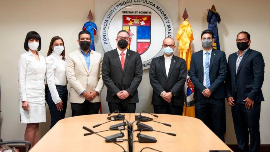 Autoridad Portuaria y Pucmm firman acuerdo para gestionar recursos técnicos y financieros