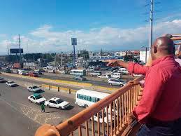 Mujer se lanza del puente del kilómetro 9 de autopista Duarte 