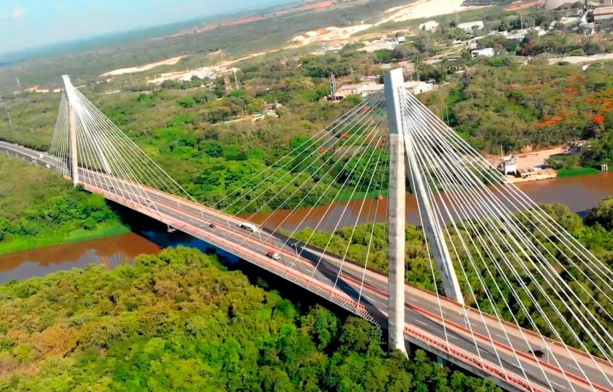 Obras Públicas abrirá este martes carriles este-oeste del puente Mauricio Báez