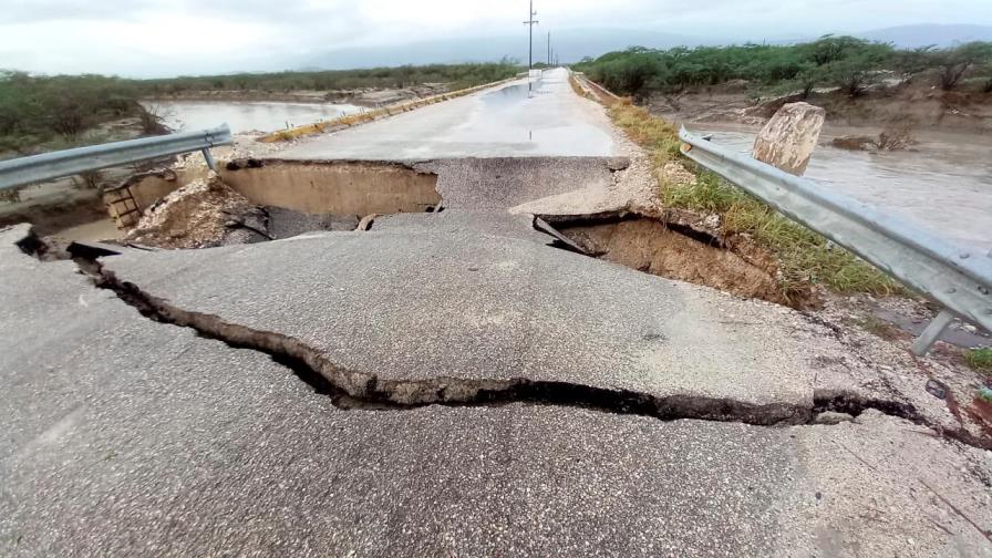 Colapsa puente que comunica a Neiba con Duvergé 