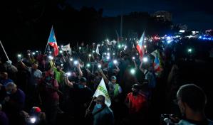 Miles marchan en Puerto Rico en protesta por apagones
