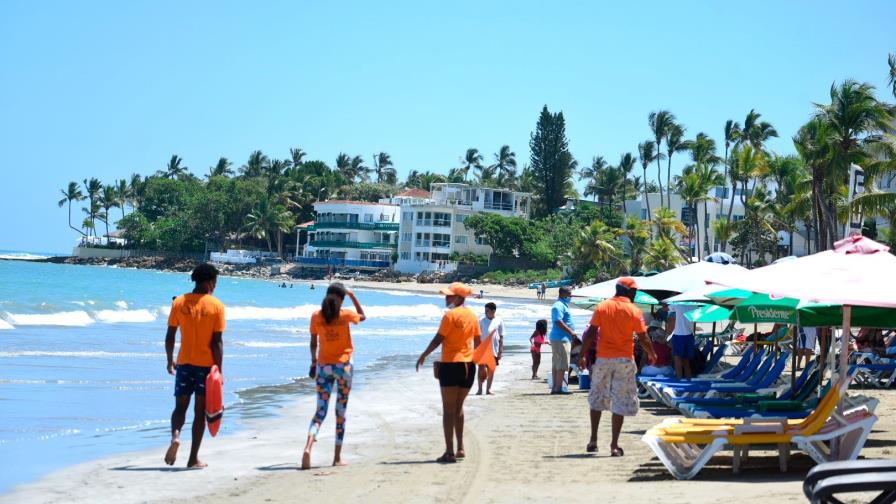 Autoridades de Puerto Plata procuran seguridad de bañistas