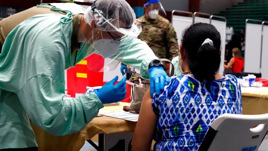 Los puertorriqueños vacunados no necesitarán mascarilla al aire libre