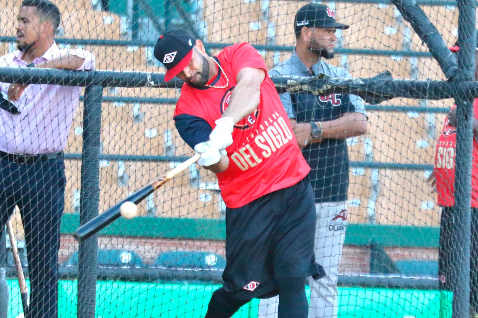 Albert Pujols llegó al Quisqueya y tomó prácticas de bateo Albert Pujols llegó al Quisqueya y tomó prácticas de bateo