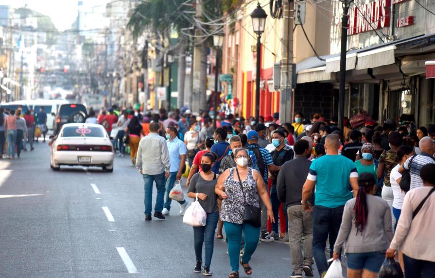 Vendedores de pulga invaden Centro Histórico de Santiago y ocasionan caos