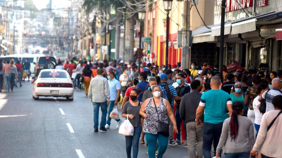 Vendedores de pulga invaden Centro Histórico de Santiago y ocasionan caos Vendedores de pulga invaden Centro Histórico de Santiago y ocasionan caos