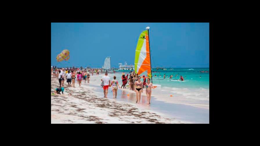 Por tercer mes consecutivo cae llegada de turistas extranjeros, pero aumentan visitas de dominicanos no residentes