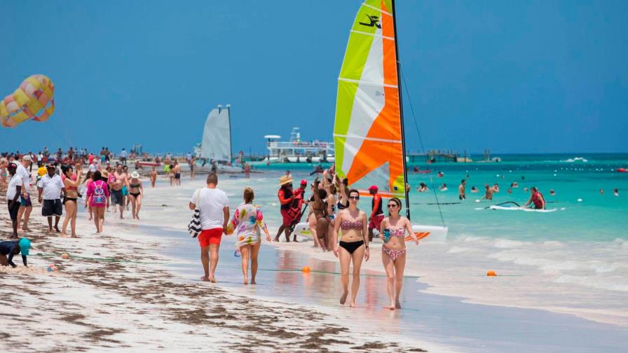 Ingresos por turismo caen 0.8% entre enero y septiembre de 2019 según el Banco Central Ingresos por turismo caen 0.8% entre enero y septiembre de 2019 según el Banco Central